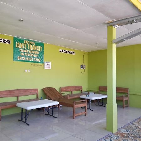 Janti Transit Room Syariah Maguwo Bagian luar foto